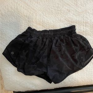 Lululemon camo hotty hot 2.5